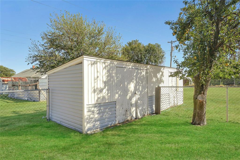 508 N Elm Property Photo 24