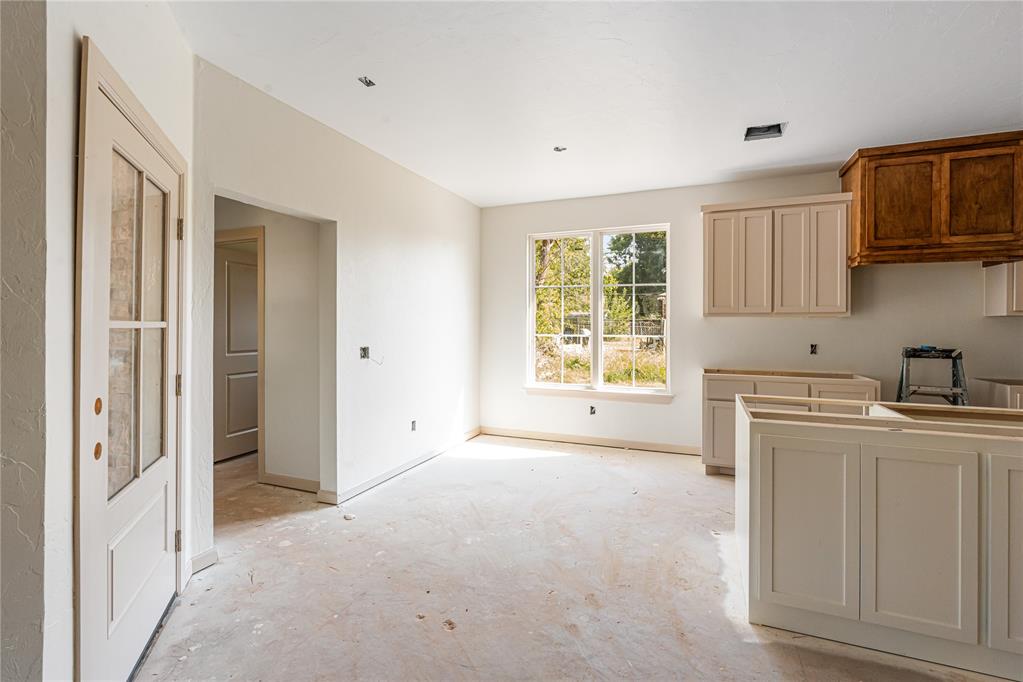 2136 N Everest Avenue Property Photo 6