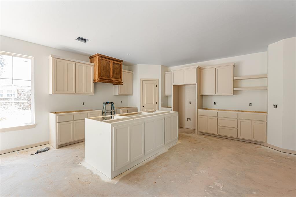 2136 N Everest Avenue Property Photo 8