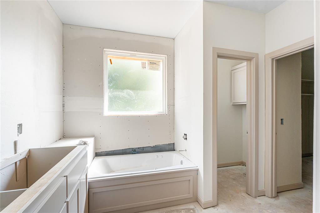 2136 N Everest Avenue Property Photo 19