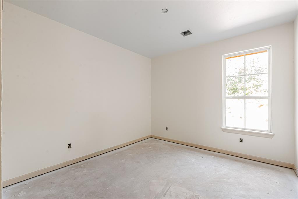 2136 N Everest Avenue Property Photo 25