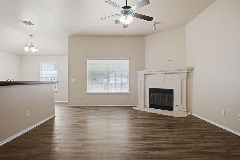 628 Inverleith Circle Property Photo 3