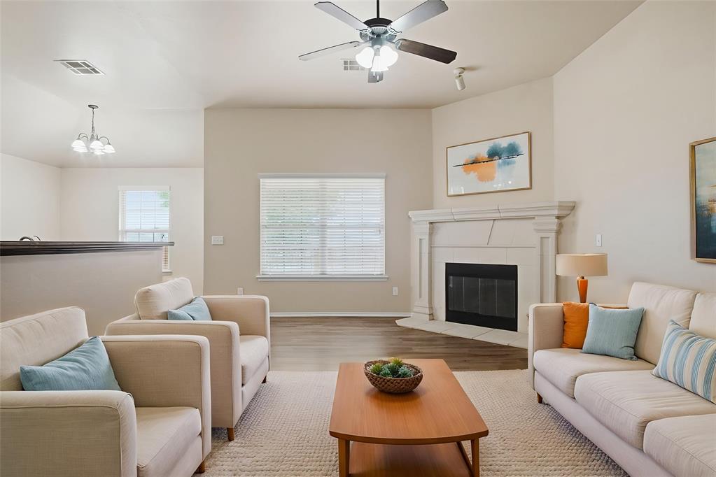 628 Inverleith Circle Property Photo 3