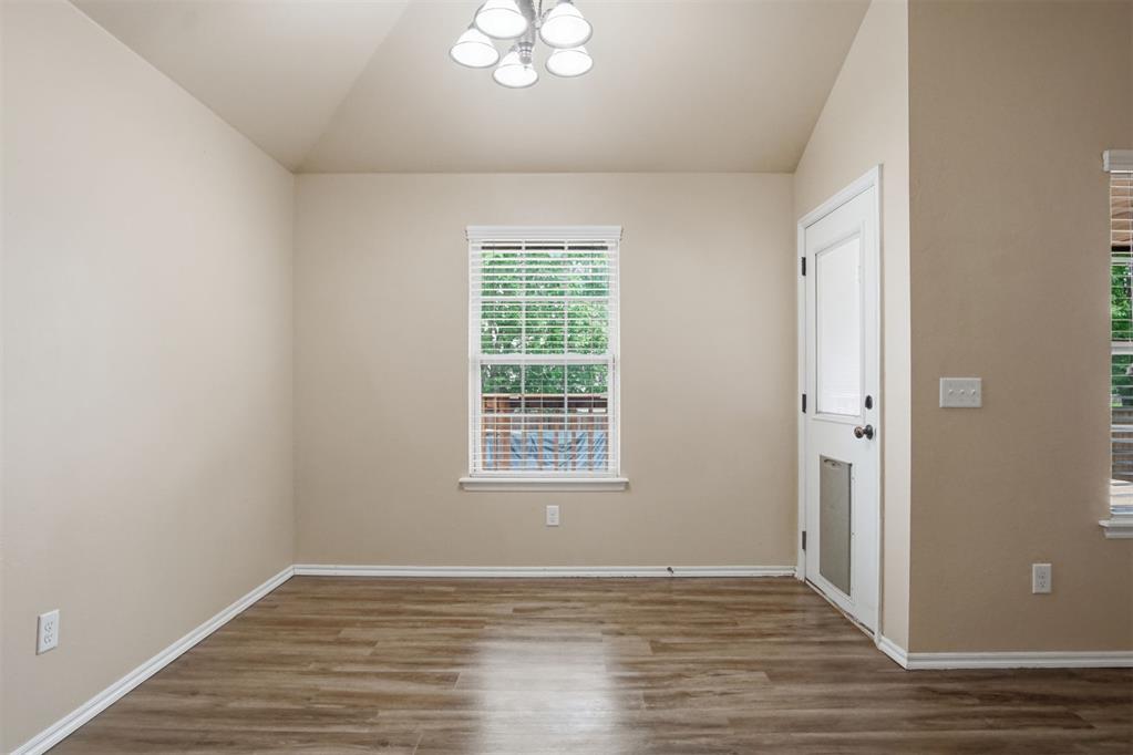 628 Inverleith Circle Property Photo 6