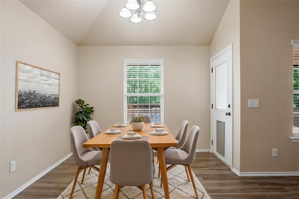 628 Inverleith Circle Property Photo 8