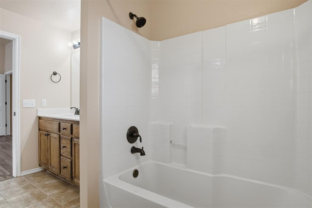 628 Inverleith Circle Property Photo 9