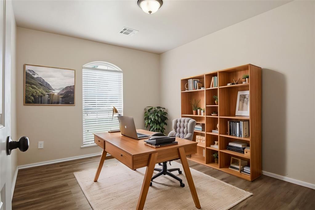 628 Inverleith Circle Property Photo 14