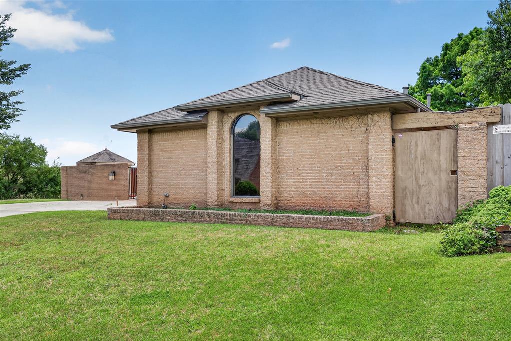 11901 Maple Ridge Road Property Photo 4