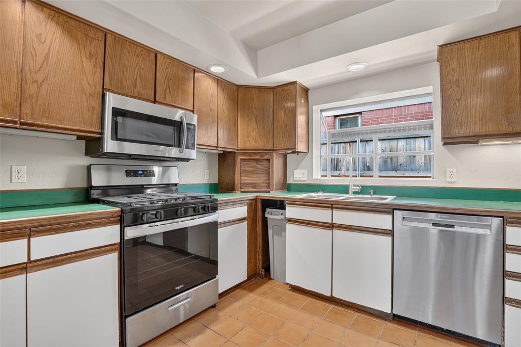 11901 Maple Ridge Road Property Photo 16