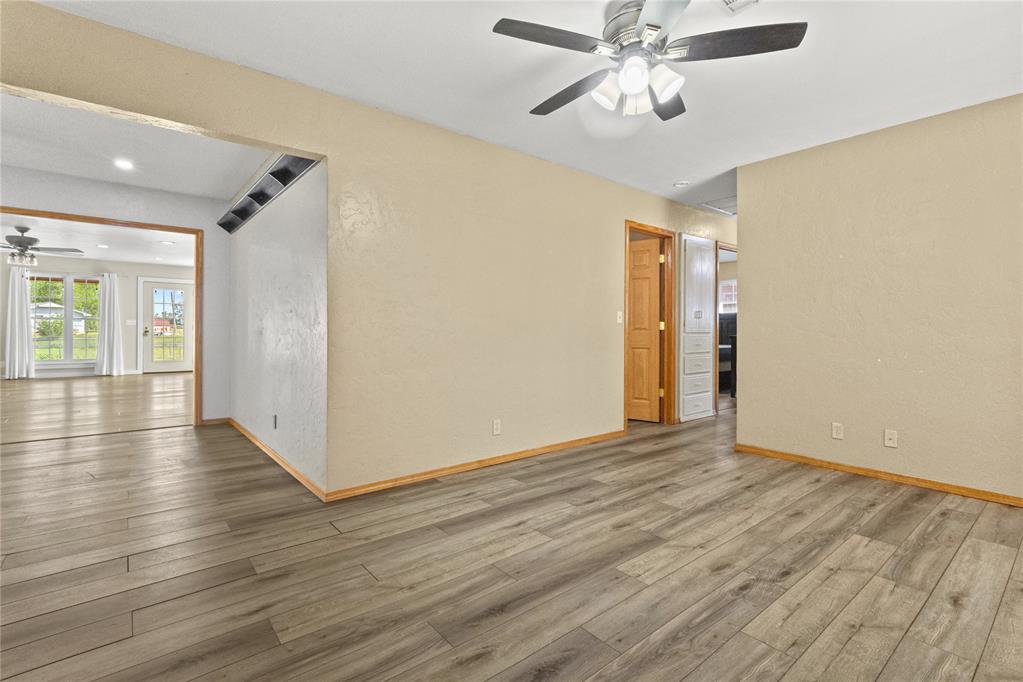 609 W 10th Street Property Photo 5