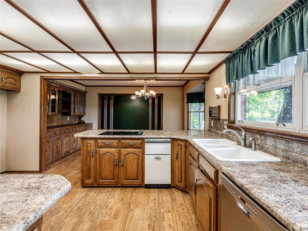 8600 Towering Oaks Property Photo 14