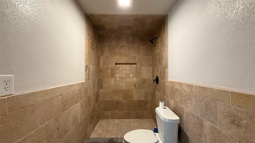1226349 Property Photo 37