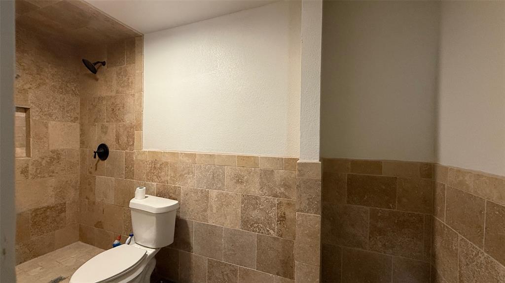 1226349 Property Photo 38