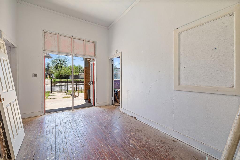 100 E Foreman Street Property Photo 6