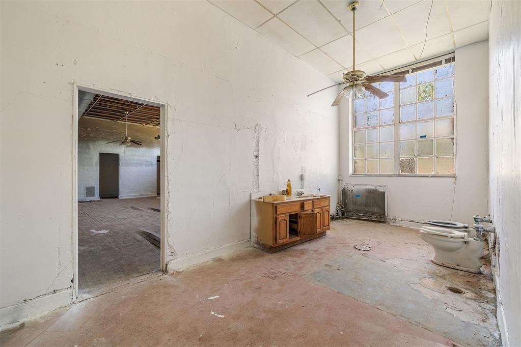 100 E Foreman Street Property Photo 14