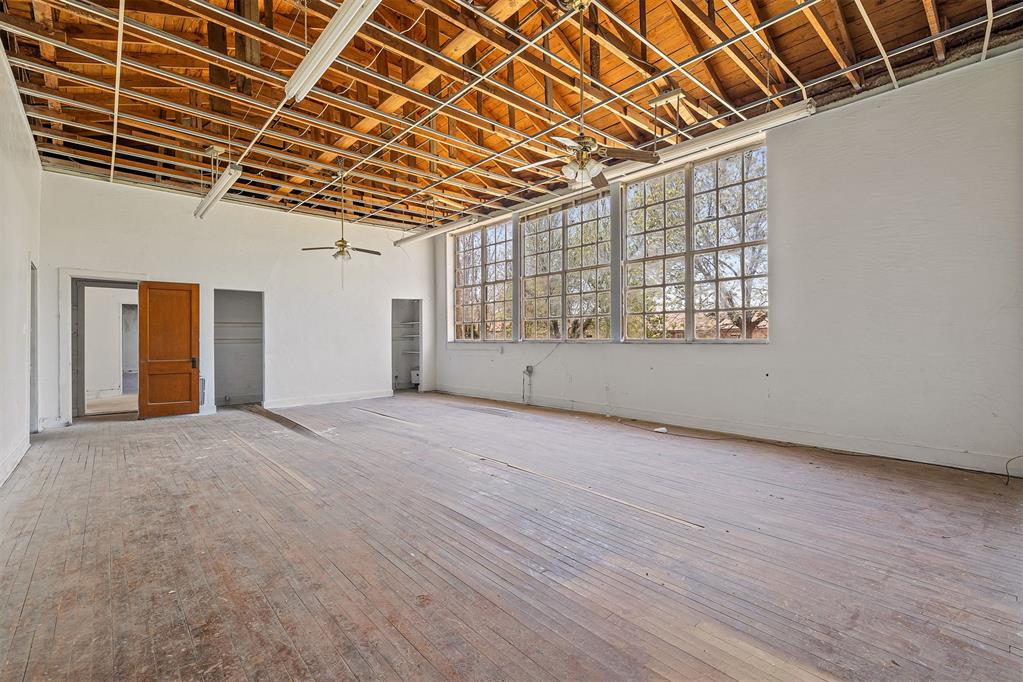100 E Foreman Street Property Photo 16
