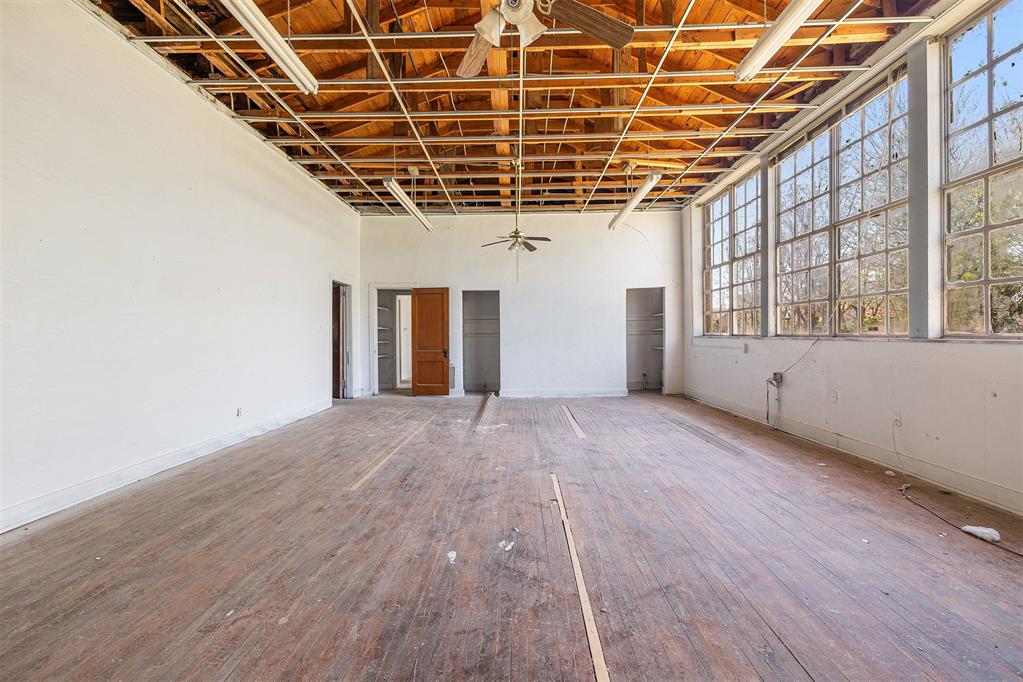100 E Foreman Street Property Photo 18