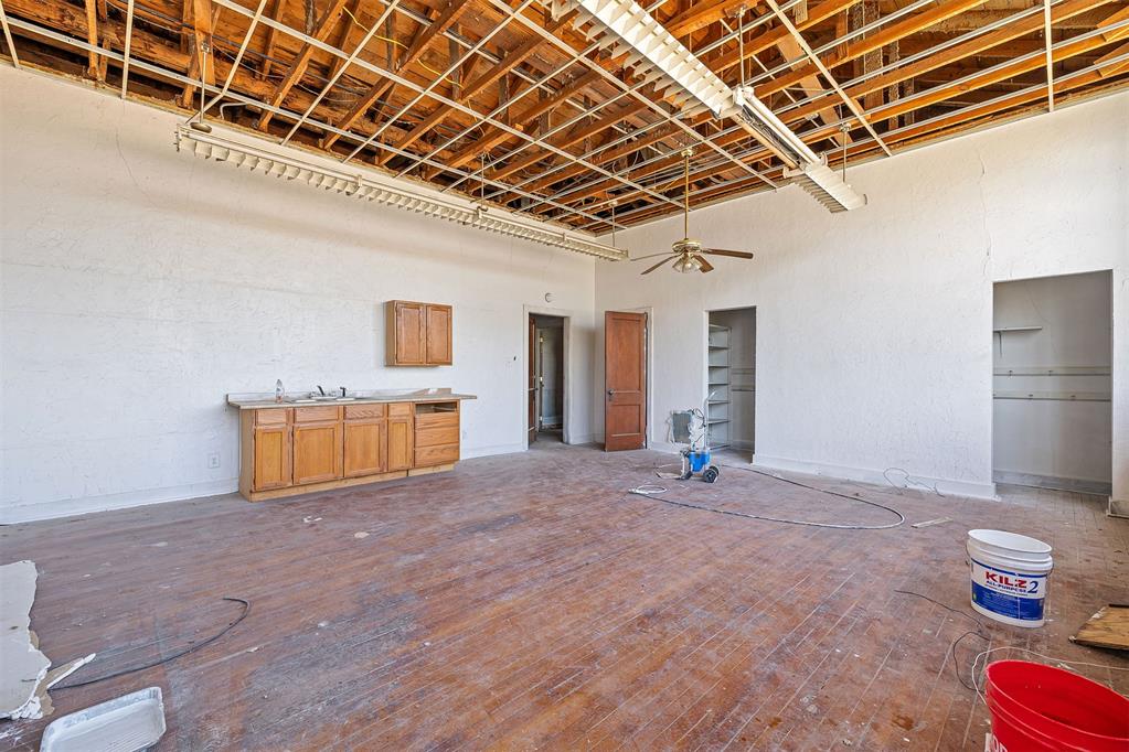 100 E Foreman Street Property Photo 23