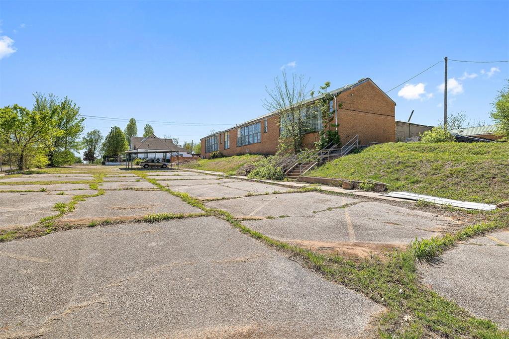 100 E Foreman Street Property Photo 26