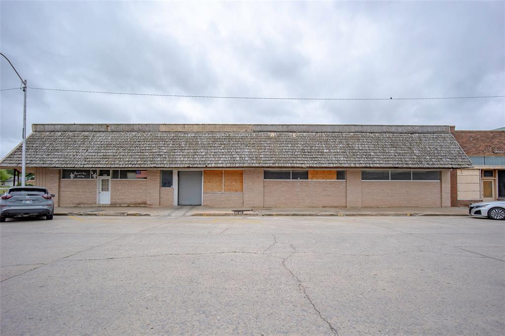 8 E Main Street Property Photo 3