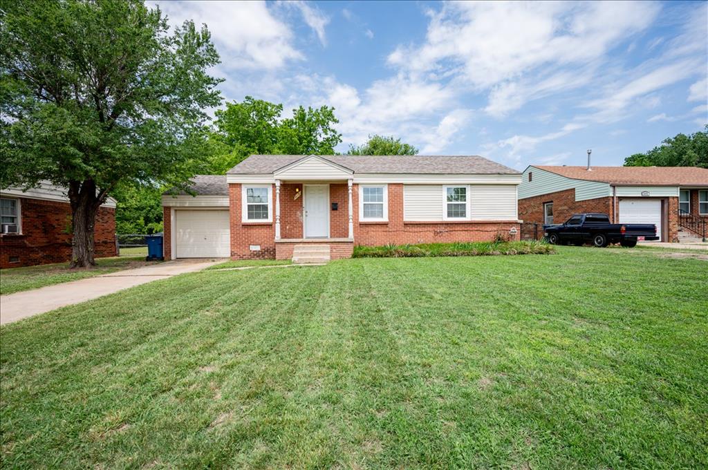 213 E Atkinson Drive Property Photo 1