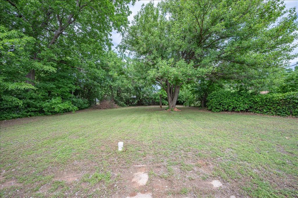 213 E Atkinson Drive Property Photo 3