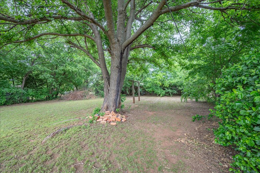 213 E Atkinson Drive Property Photo 4