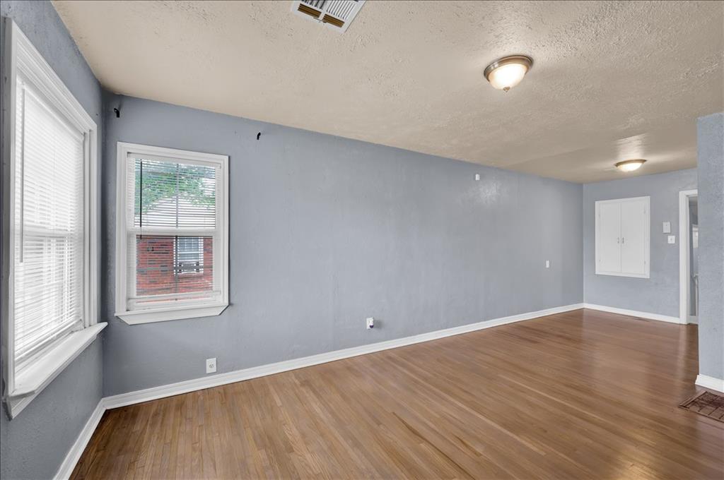 213 E Atkinson Drive Property Photo 6
