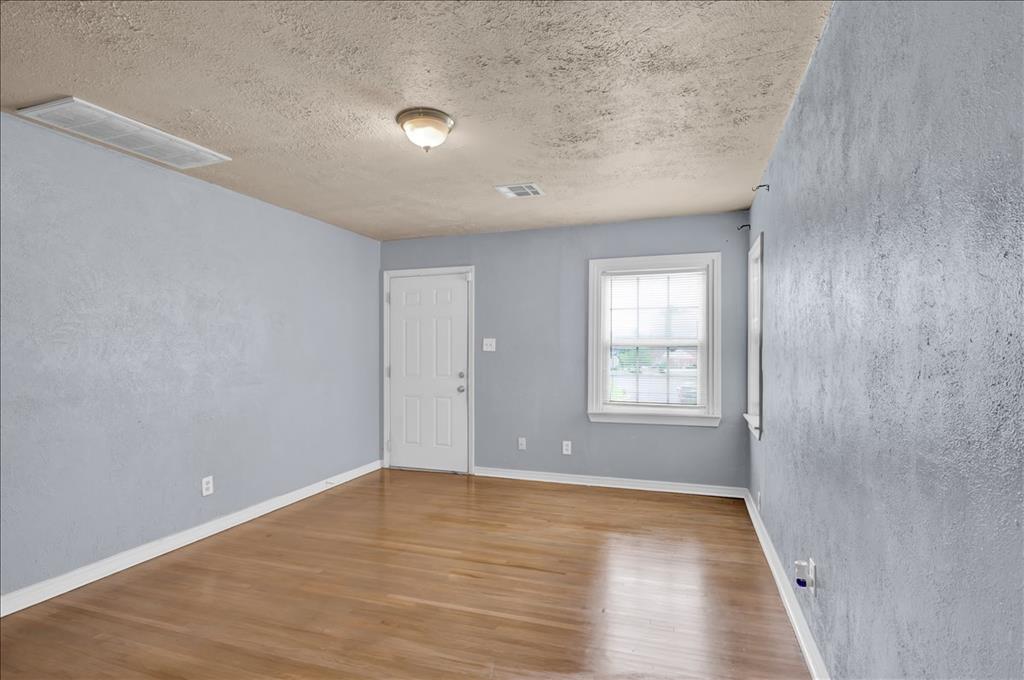 213 E Atkinson Drive Property Photo 8