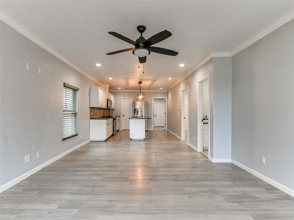 208 E Broadway Avenue Property Photo 16