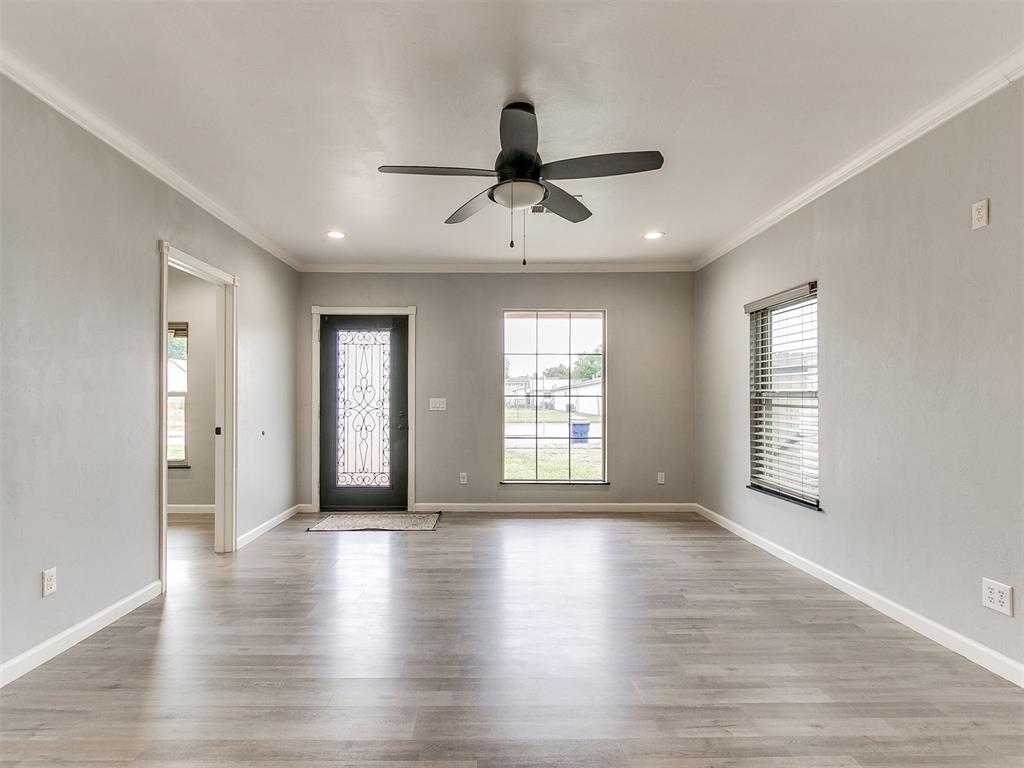208 E Broadway Avenue Property Photo 18