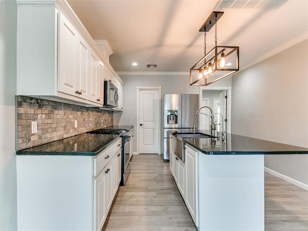 208 E Broadway Avenue Property Photo 19