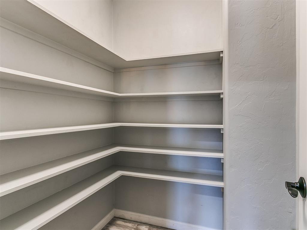 208 E Broadway Avenue Property Photo 24