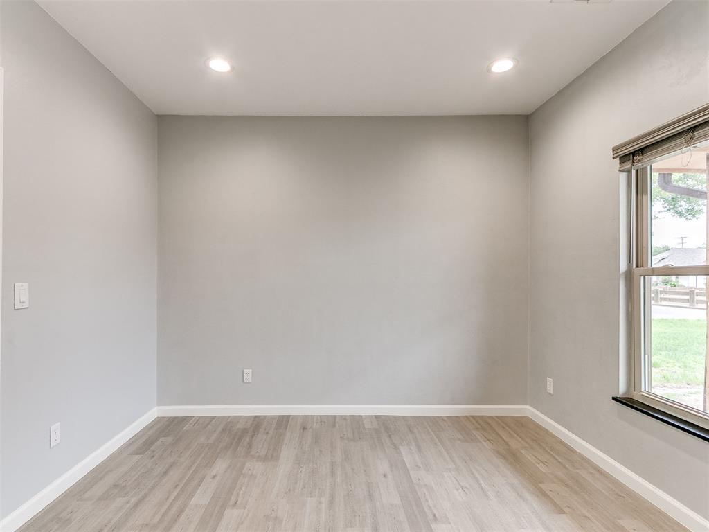208 E Broadway Avenue Property Photo 25