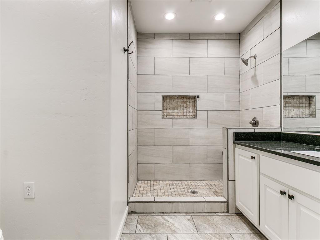 208 E Broadway Avenue Property Photo 35