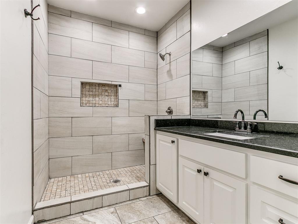 208 E Broadway Avenue Property Photo 36