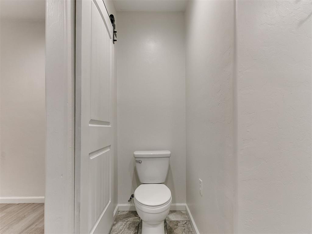 208 E Broadway Avenue Property Photo 38