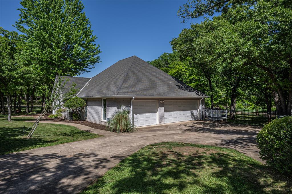 2500 Perth Drive Property Photo 6