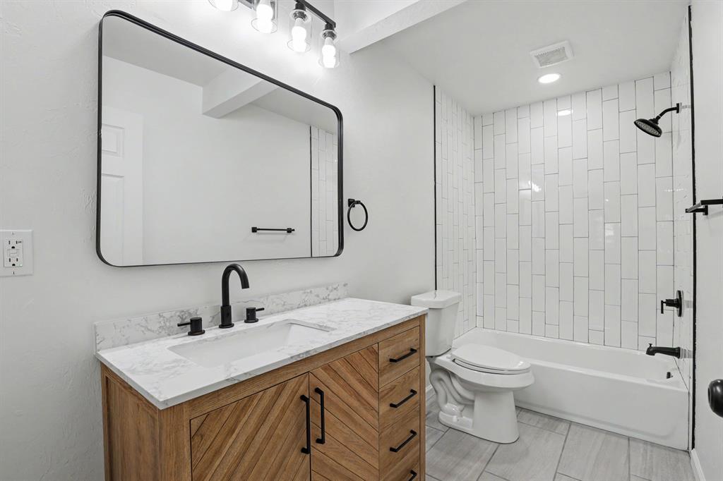 210 E Vida Way Property Photo 9