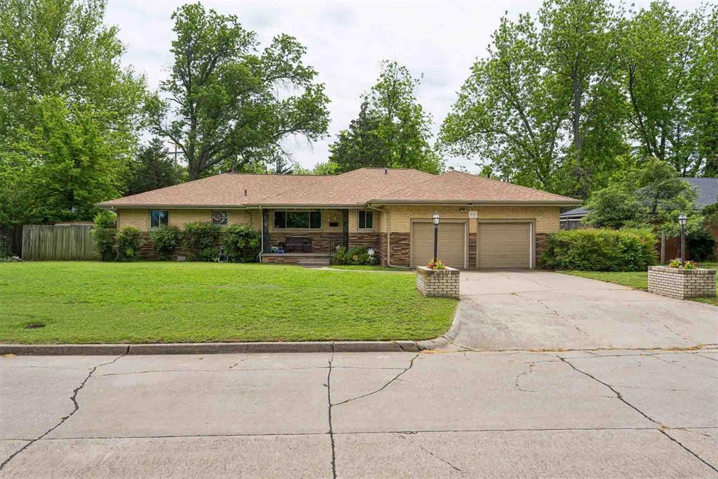 111 Crestmont Avenue Property Photo 1