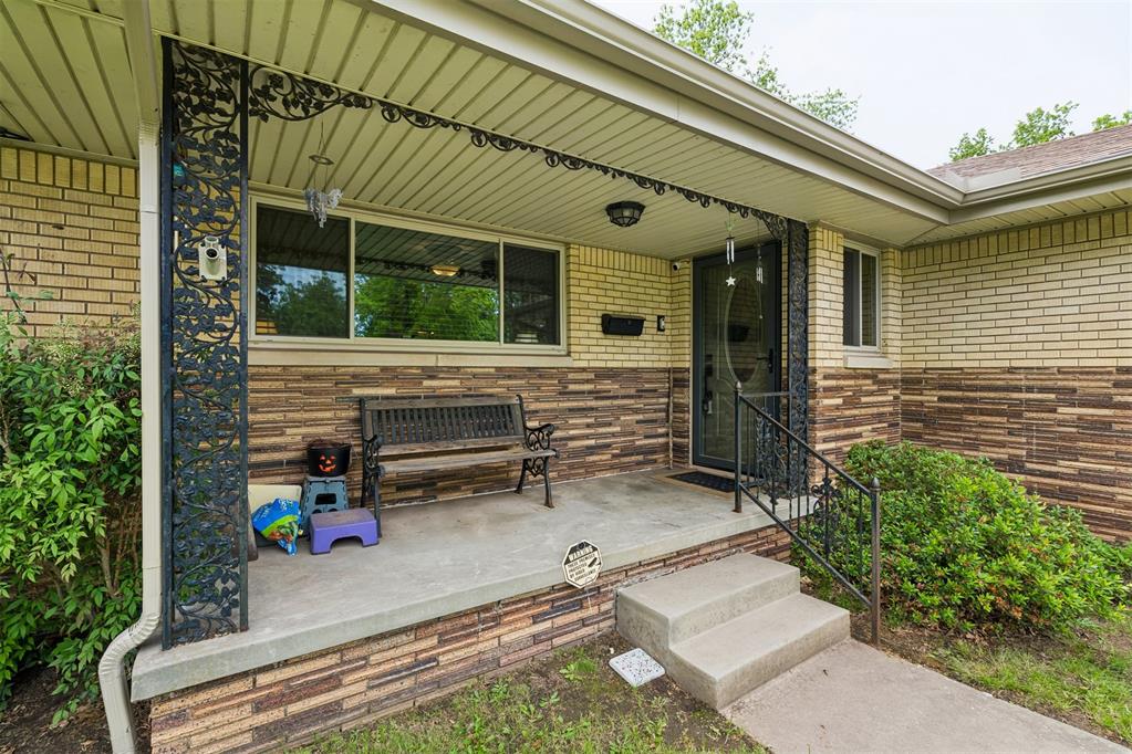 111 Crestmont Avenue Property Photo 4