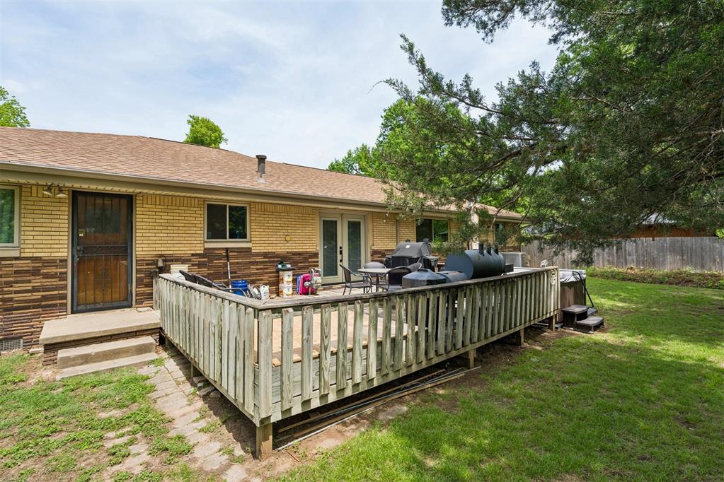 111 Crestmont Avenue Property Photo 37