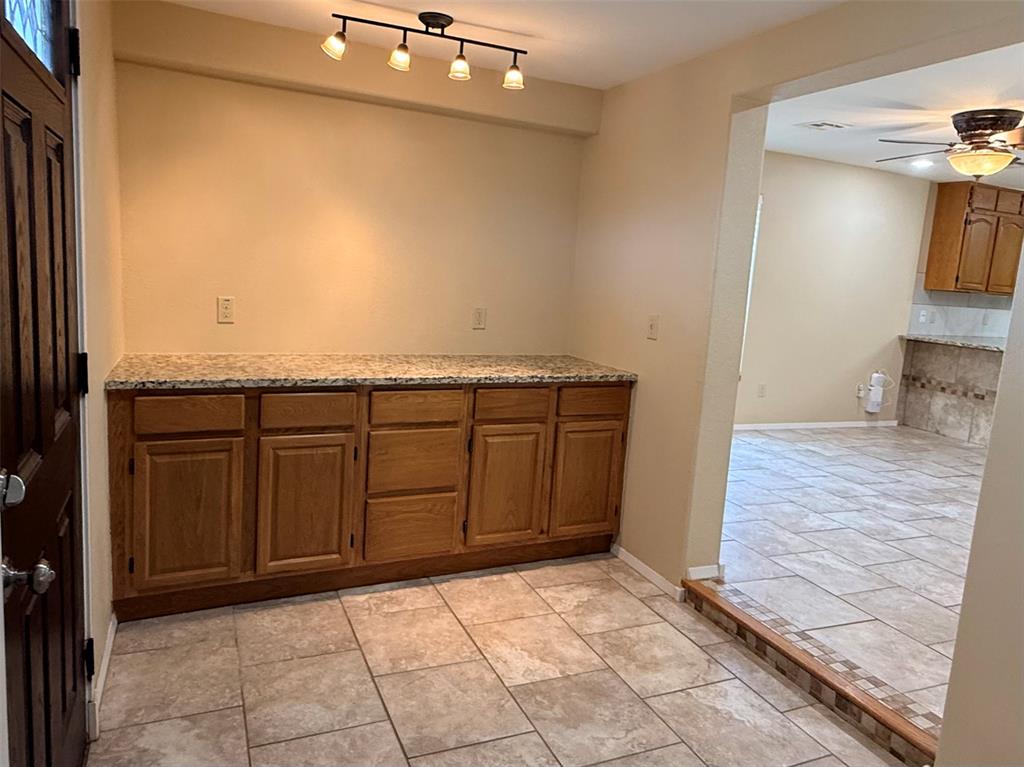 711 S Randall Avenue Property Photo 2