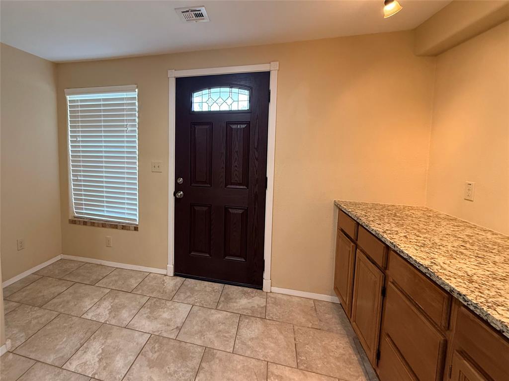 711 S Randall Avenue Property Photo 3