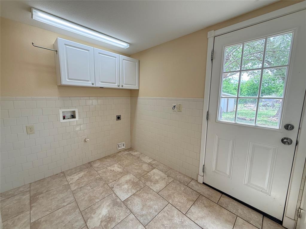 711 S Randall Avenue Property Photo 7