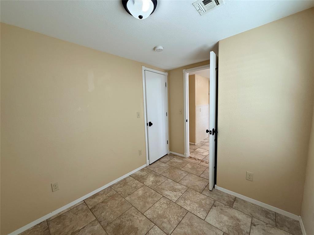 711 S Randall Avenue Property Photo 8