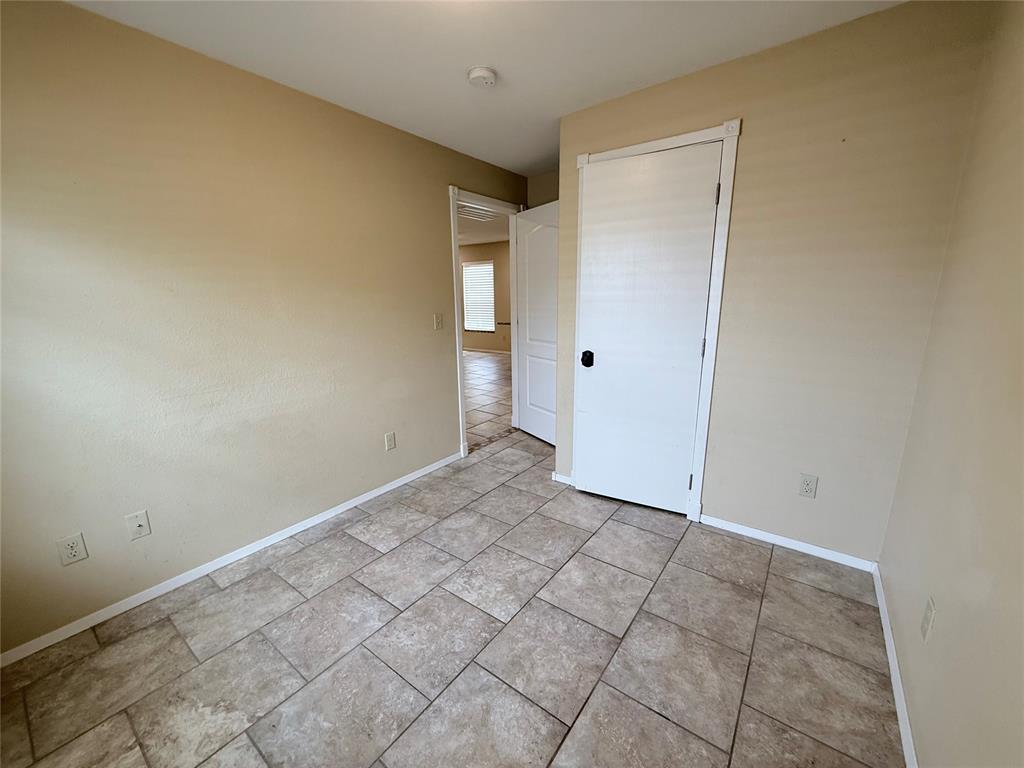 711 S Randall Avenue Property Photo 9