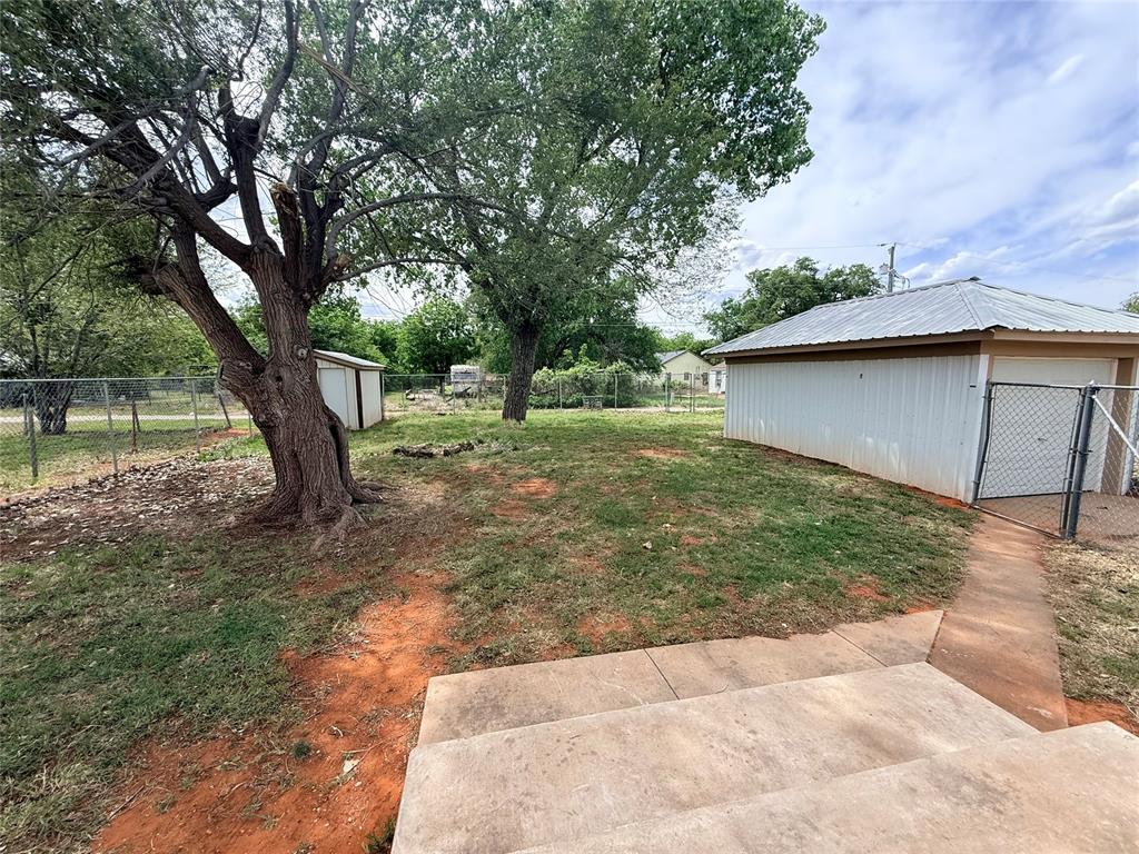 711 S Randall Avenue Property Photo 12