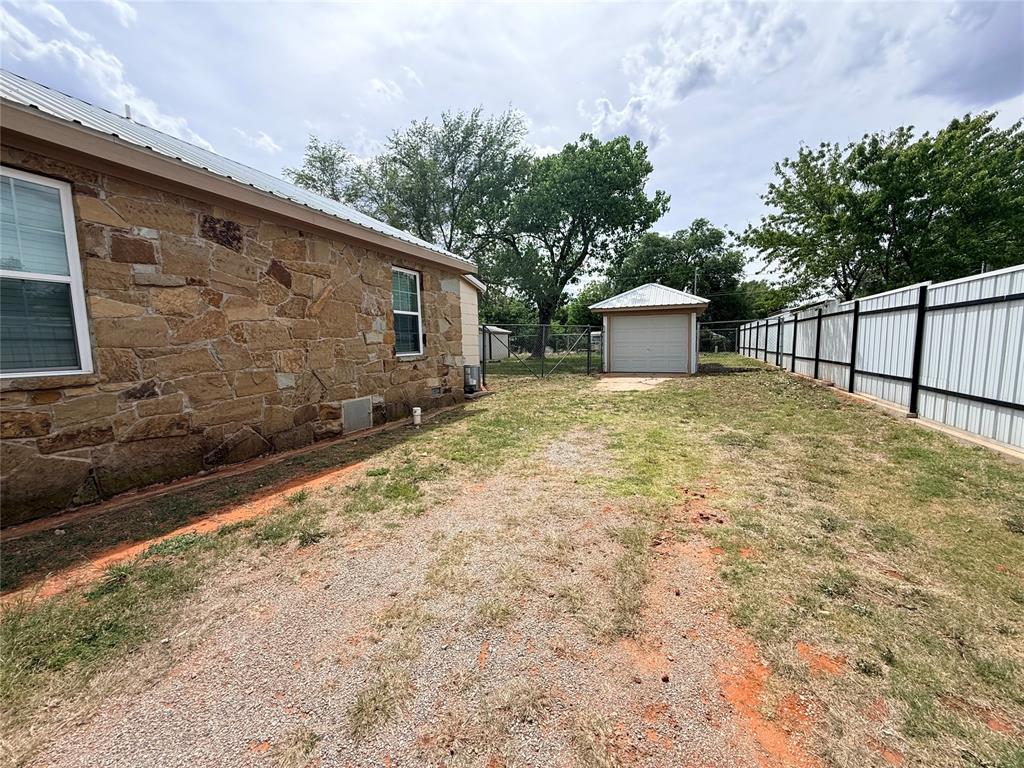 711 S Randall Avenue Property Photo 13