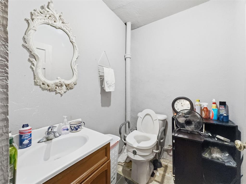 122 N Main Street Property Photo 19